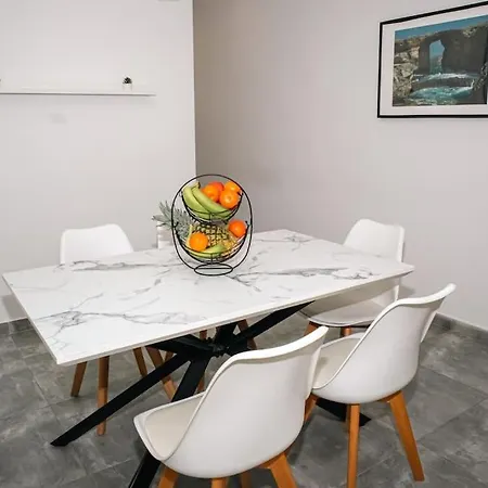 -two Bed Penthouse Apartamento